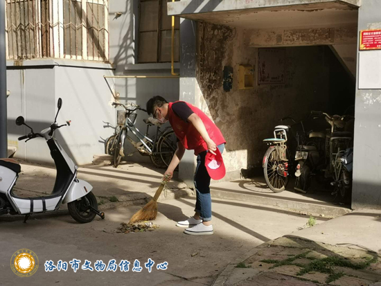 洛阳周公庙博物馆组织干部职工到长春社区进行清洁家园志愿服务活动